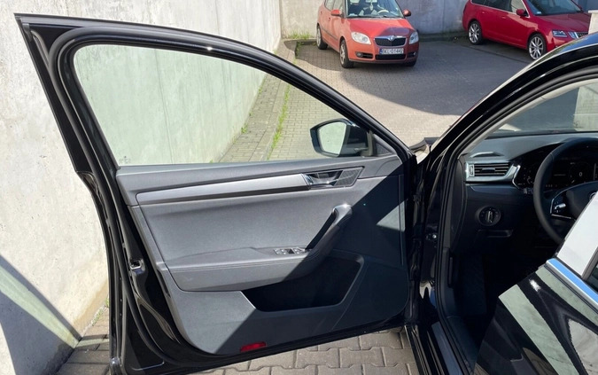 Skoda Superb cena 190240 przebieg: 4, rok produkcji 2024 z Gryfino małe 67